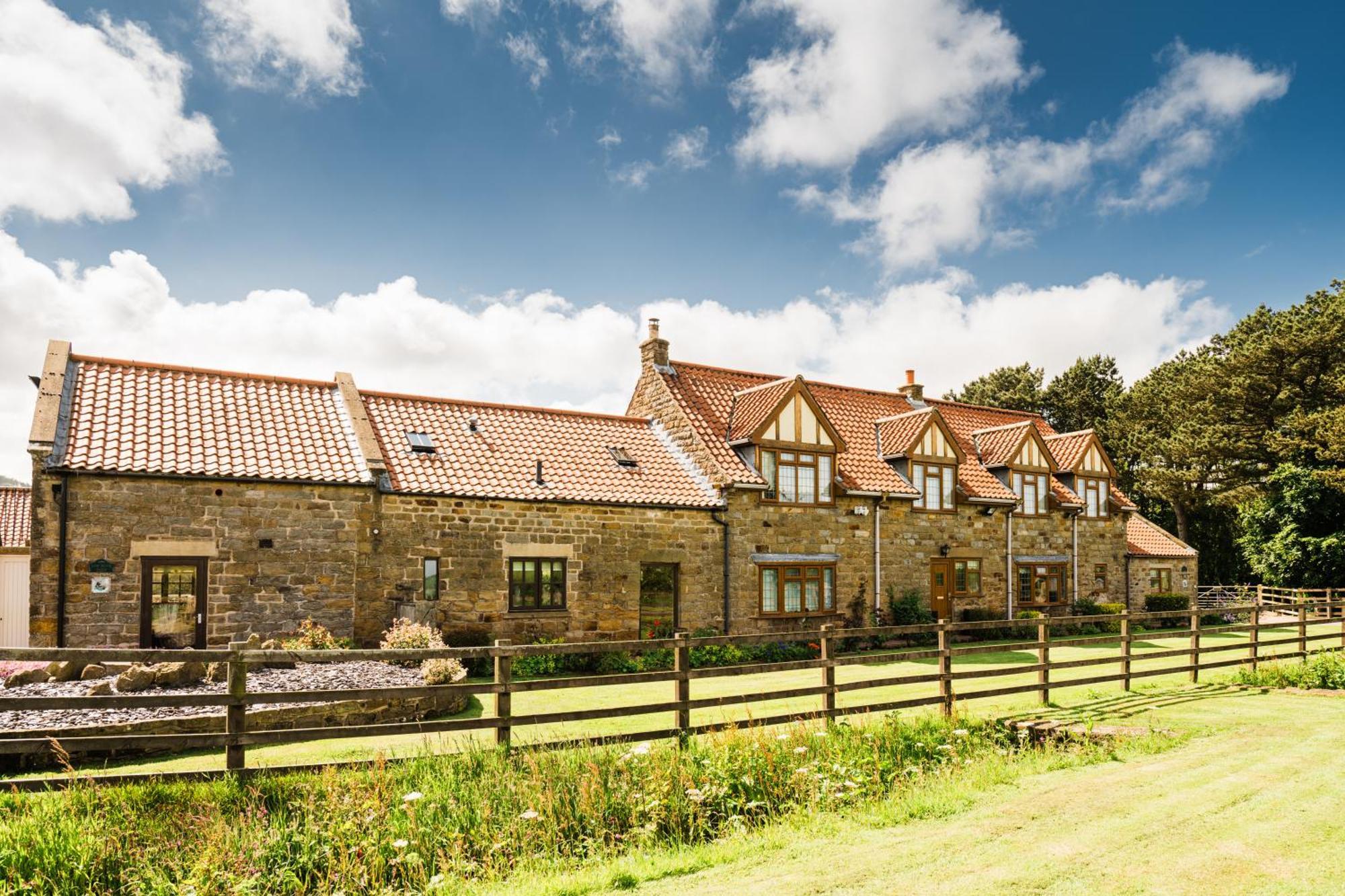 Stable Cottage Скарбъро Екстериор снимка